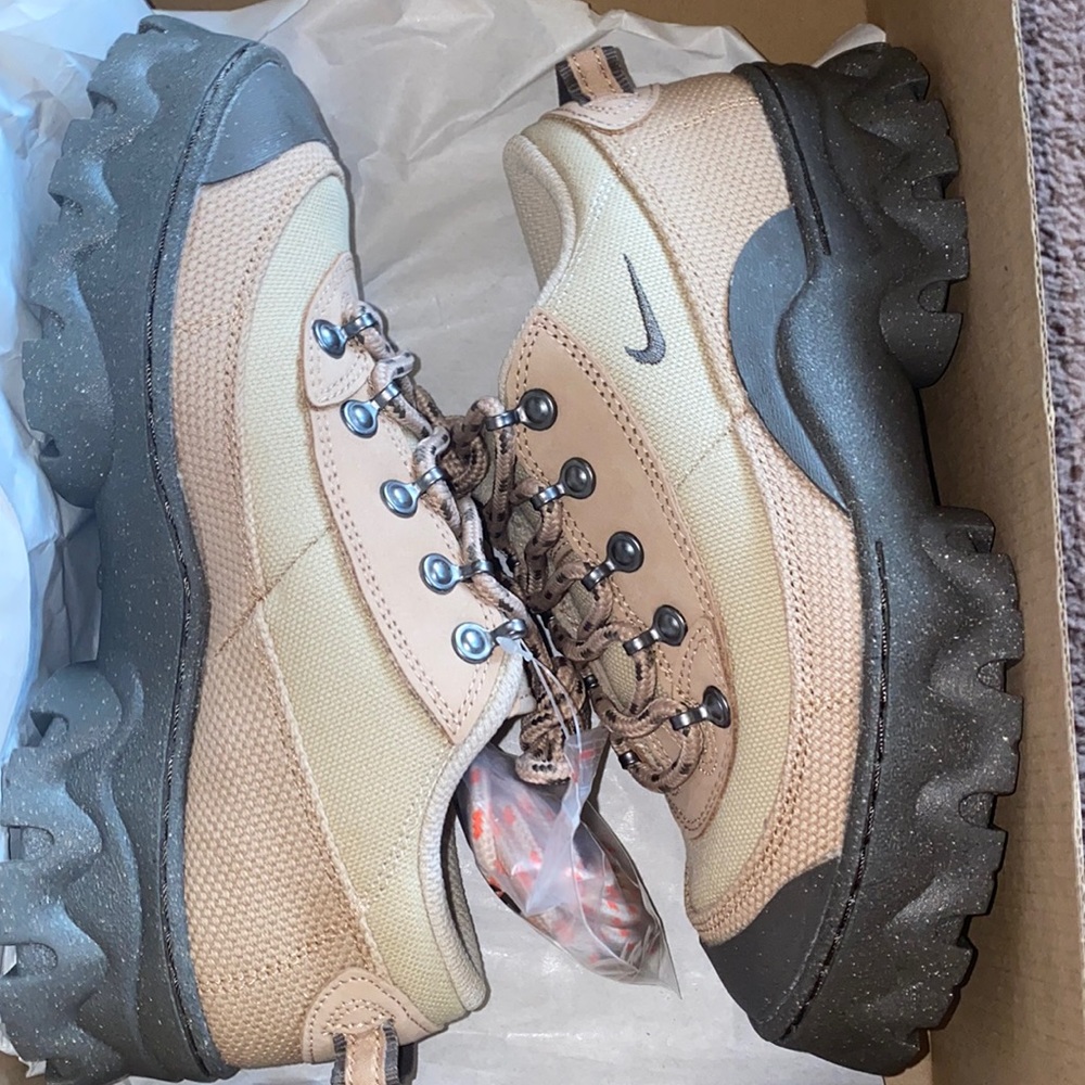 Women Nike lavas low
